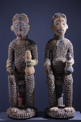 Art africain - Couple de grandes statues perlées Bangwa