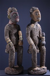 Statues africainesCouple de grandes statues perlées Bangwa
