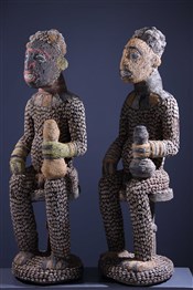 Statues africainesCouple de grandes statues perlées Bangwa